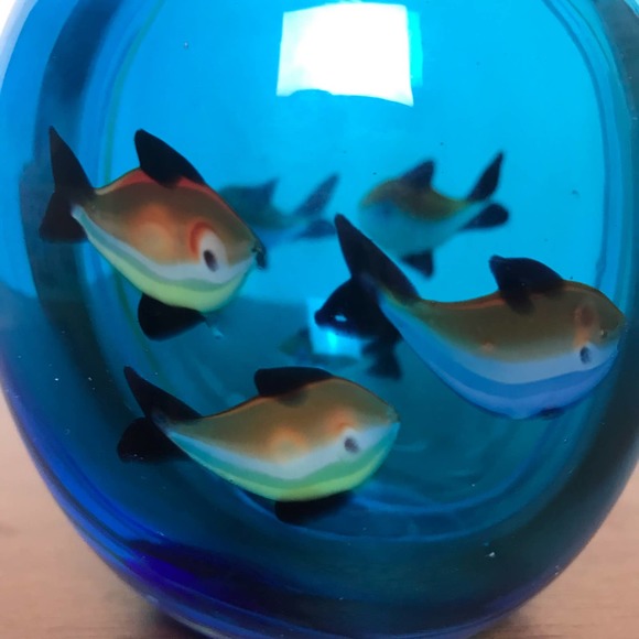 Beautiful Murano Heavy Thick Glass Blue Hand Painted Fish Aquarium Short Vase - Picture 5 of 10